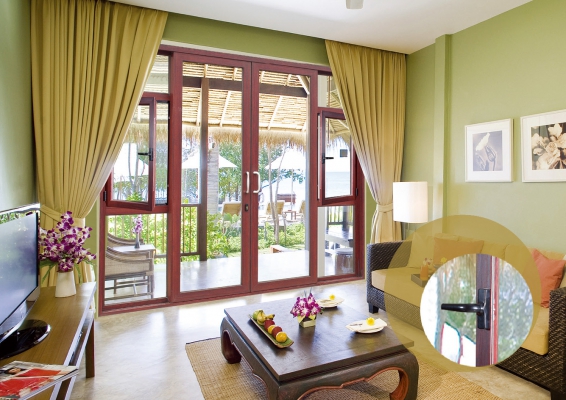 Heavy-duty folding door