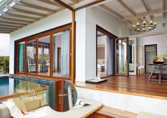 Heavy-duty folding door